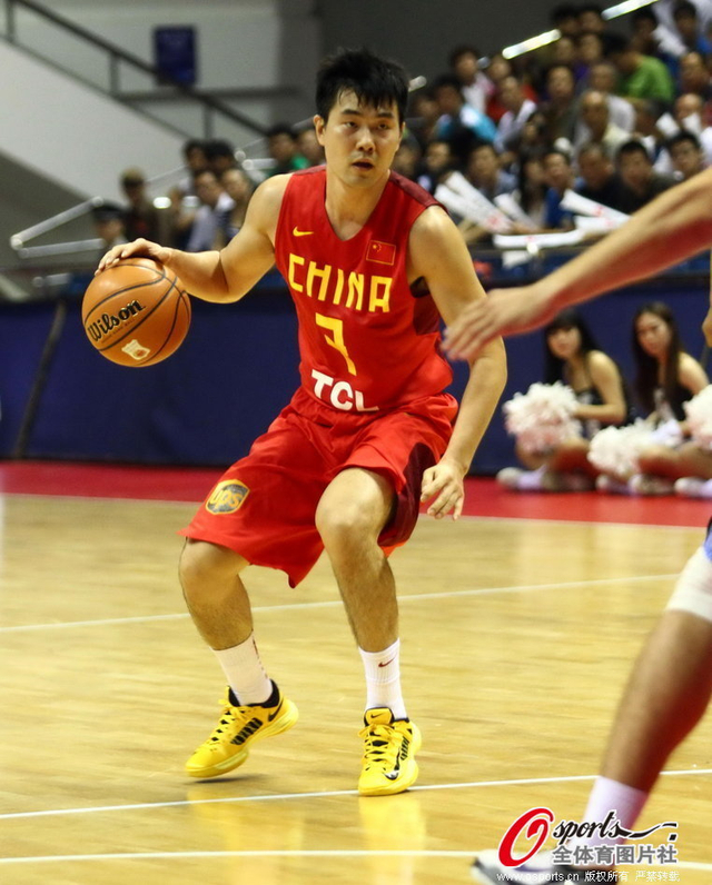 王仕鹏寻找进攻机会