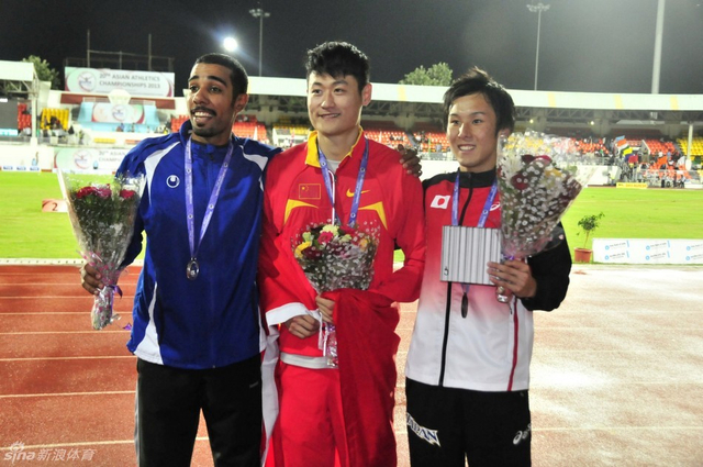 江帆与亚军季军合影