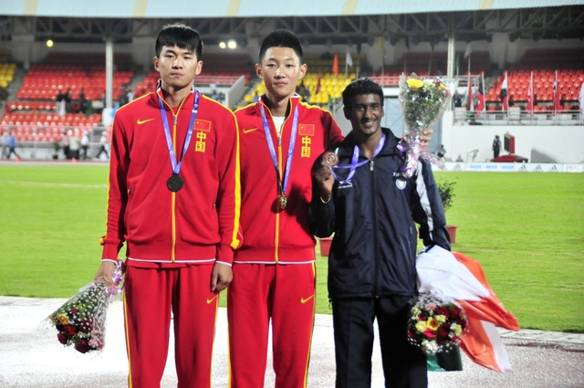 王嘉男在领奖台上