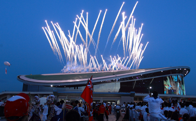 会场外焰火表演