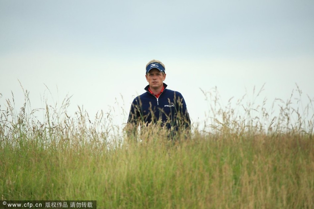 唐纳德身陷长草