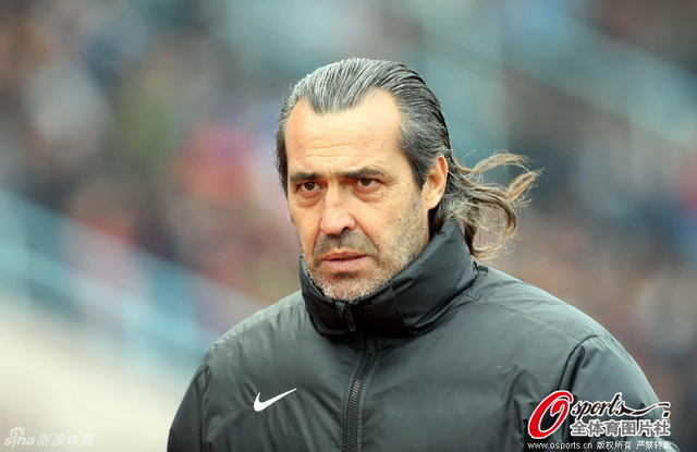 长发飘飘颇有风度