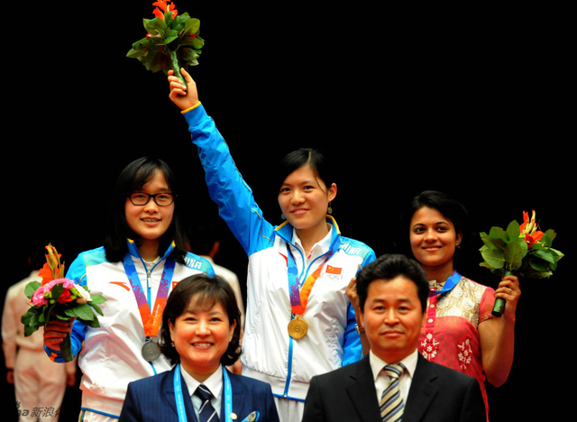 侯逸凡女子国际象棋摘金