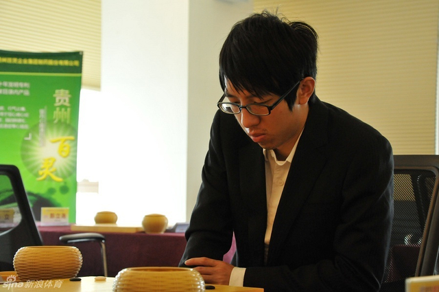 思索中的邬光亚