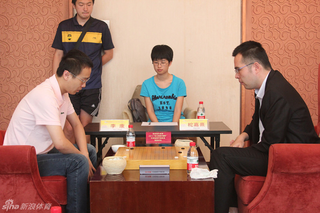 柁嘉熹对决李康