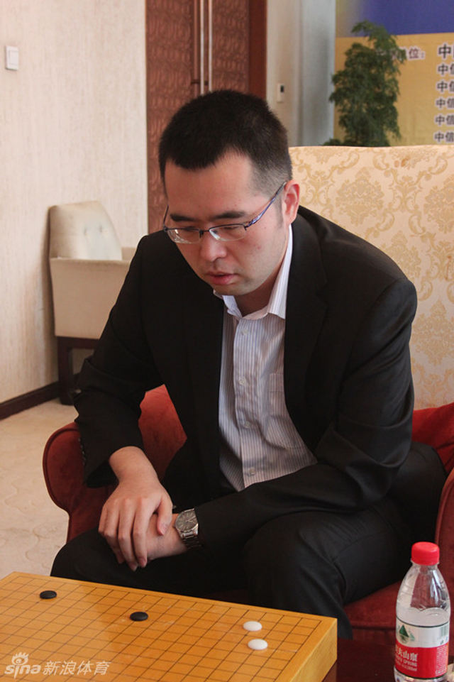 柁嘉熹思索对策