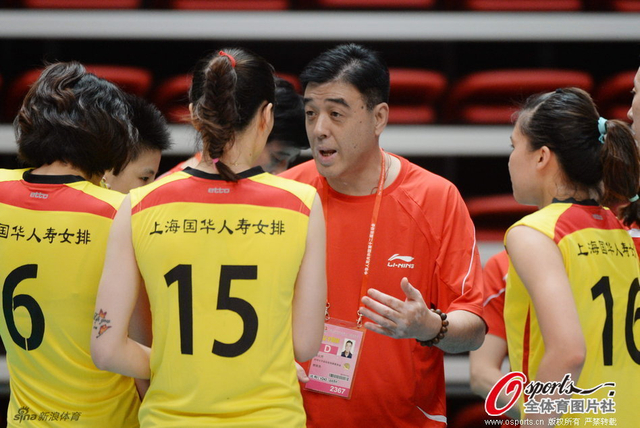 张立明为球员讲解