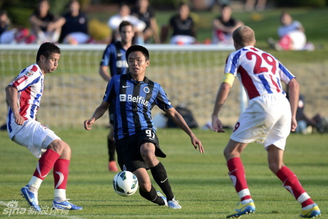 王上源人缝中传球