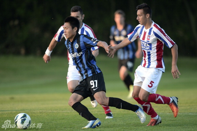 王上源突破多人防守