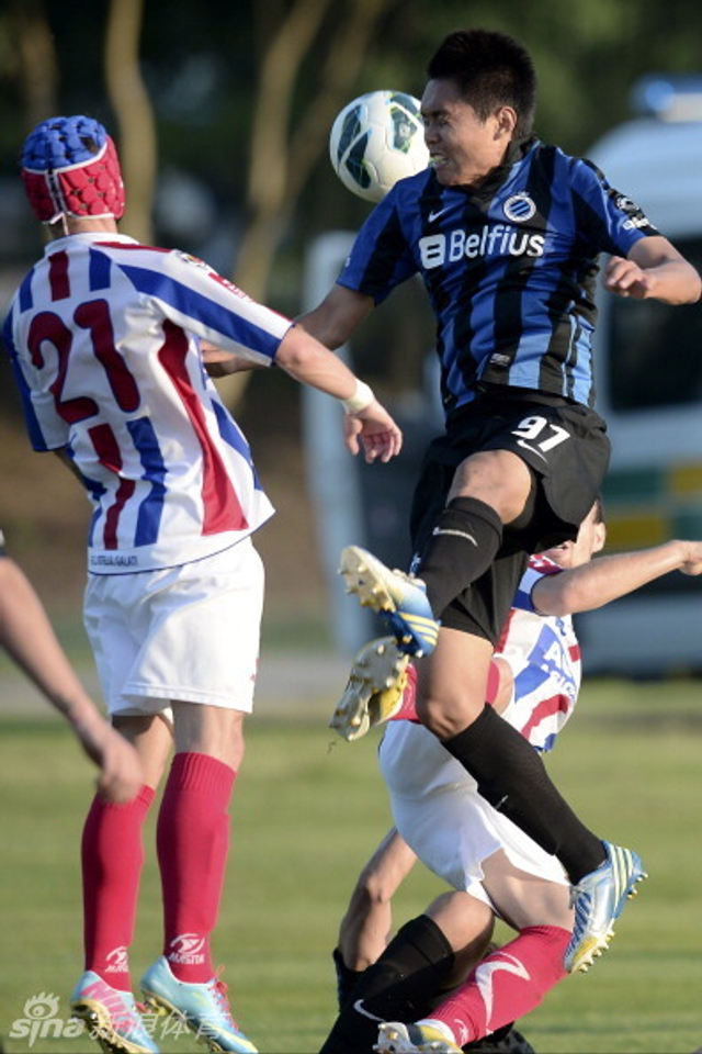 王上源跃起头球