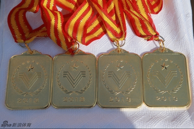金灿灿的奖牌