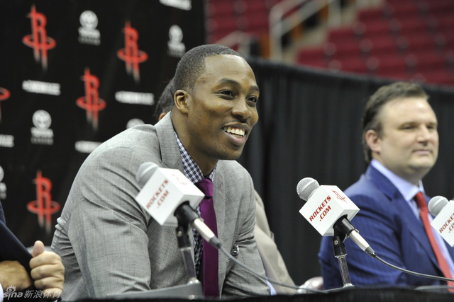 发布会上霍华德踌躇满志