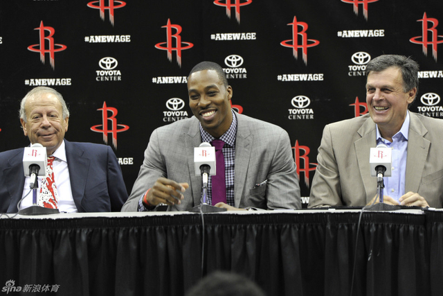 老板亚历山大、霍华德与主教练麦克海尔