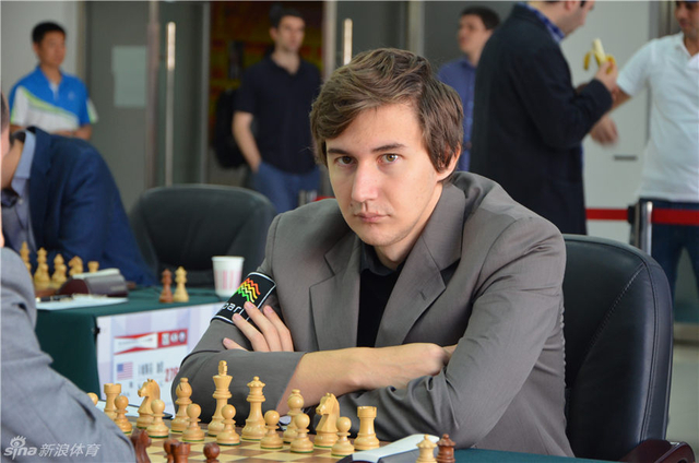 卡尔亚金帅气十足