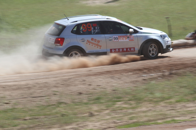 浙江车手杜文彬在比赛中