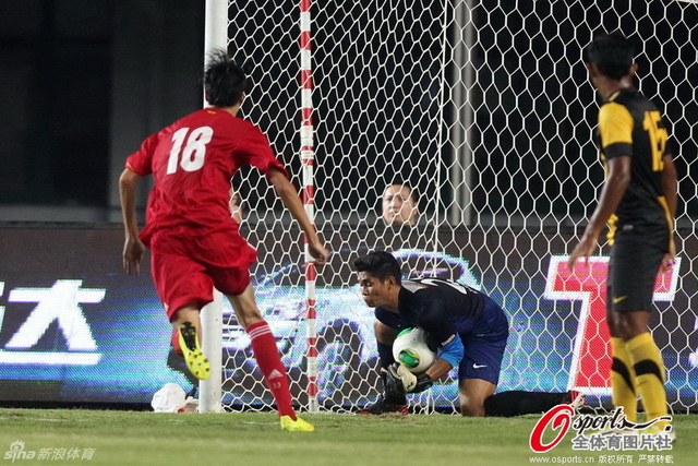 张卫射门被对方门将没收