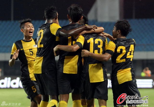 马来西亚队庆祝进球