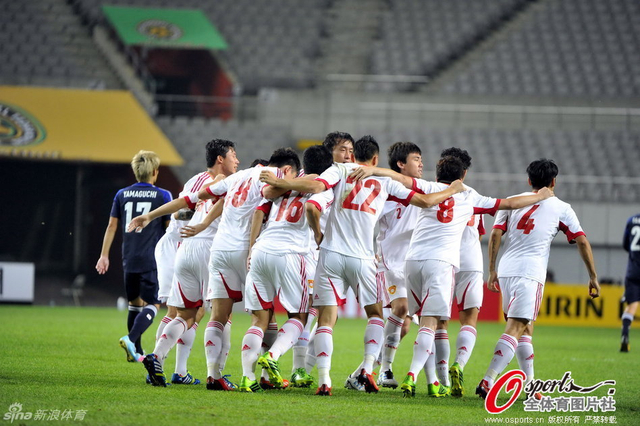 紧紧拥抱在一起