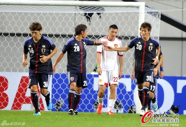 日本队员门前庆祝