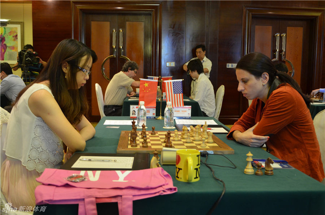 丁亦昕迎战泽恩纽克