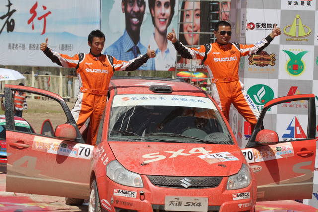 北京永驰车队谢春旭与领航