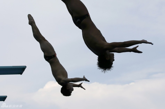 秦凯何冲在比赛中