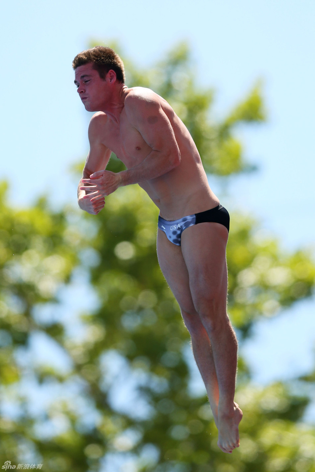 美国选手起跳瞬间