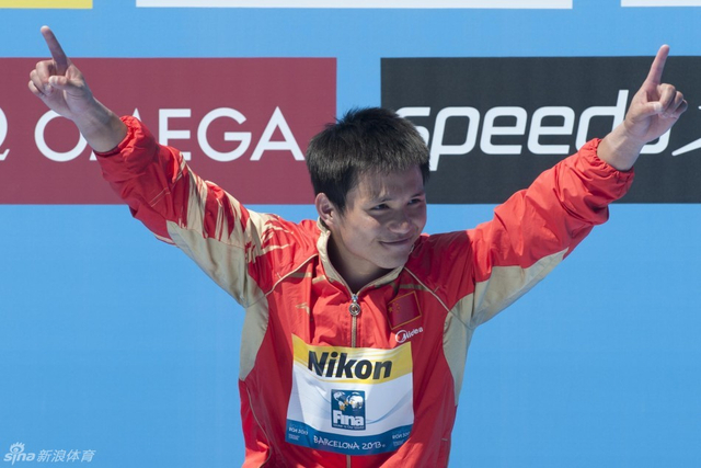 男子10米跳邱波夺冠