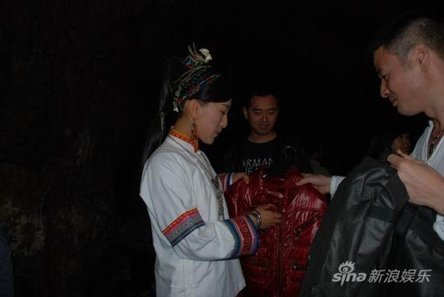 孔令辉贴心送棉衣