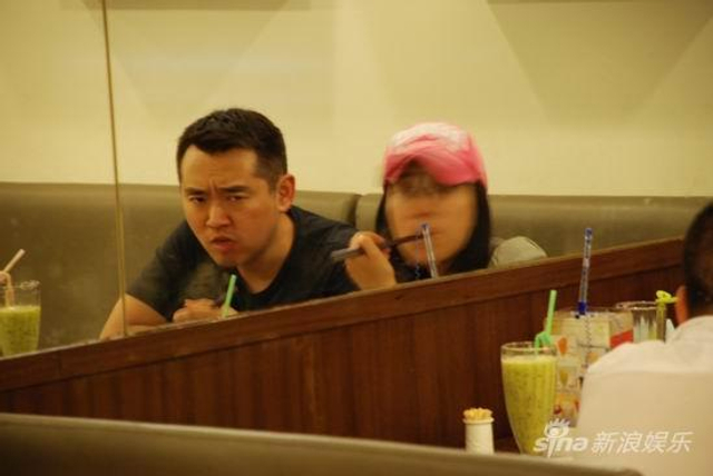 用餐时遭遇偷拍