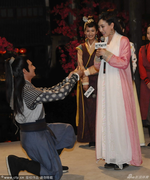 吴奇隆下跪向马苏“求婚”  两人传出绯闻