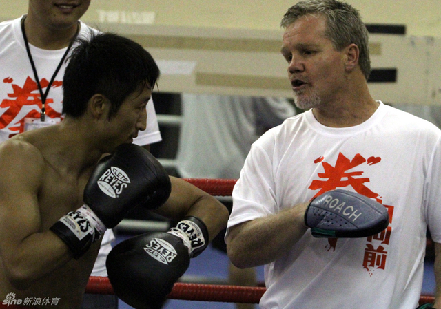 邹市明和教练练习