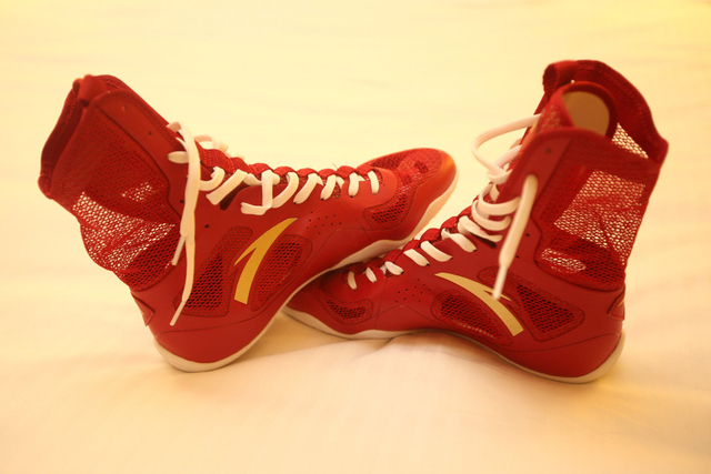 邹市明拳新战靴亮相