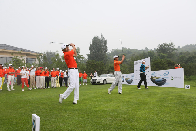 开球仪式，左起：何平、刘泉、张嘉译