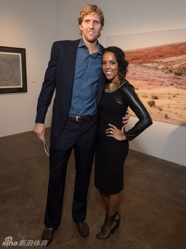 参加艺术品拍卖会