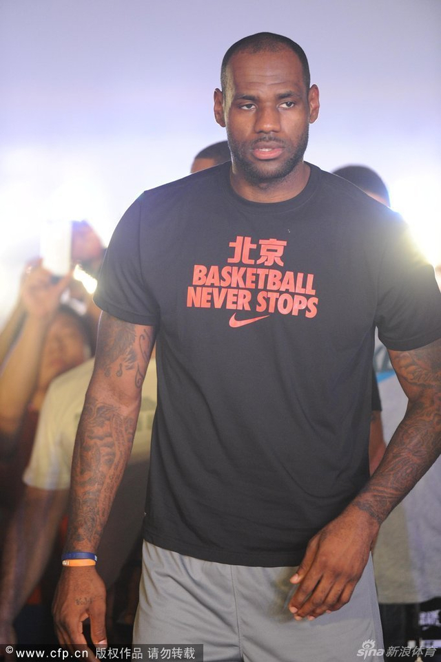 詹姆斯气场十足