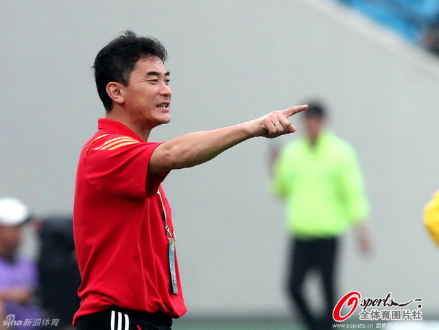 傅博在场边指挥