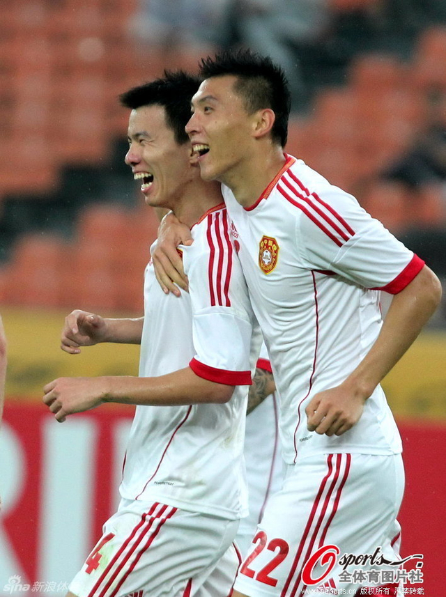 孙可与于大宝庆祝