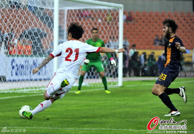 张稀哲杀入禁区