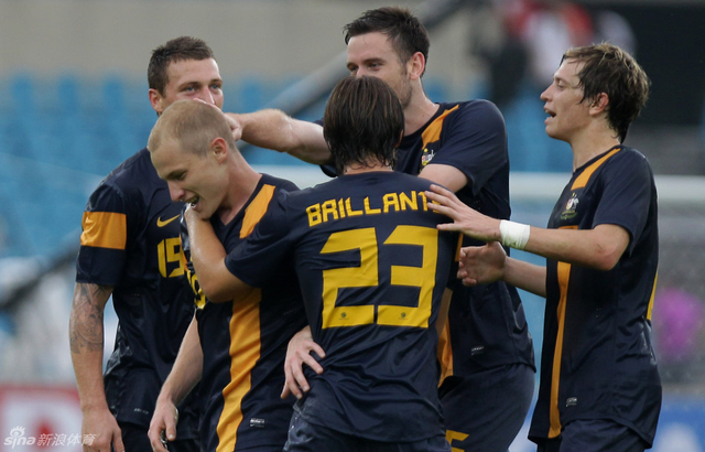 澳大利亚队庆祝进球