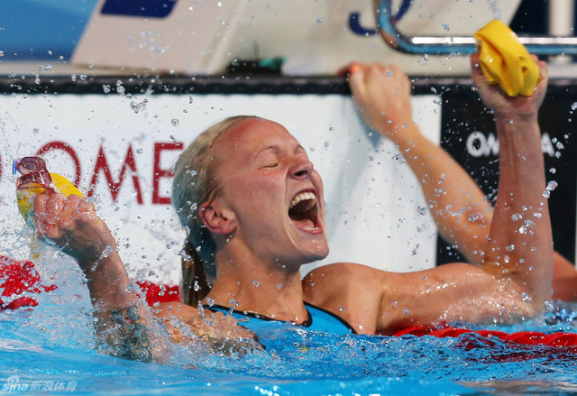 瑞典名将斯乔斯特罗姆庆祝夺冠