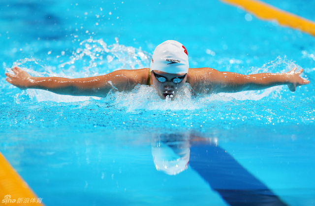 叶诗文比赛中换气