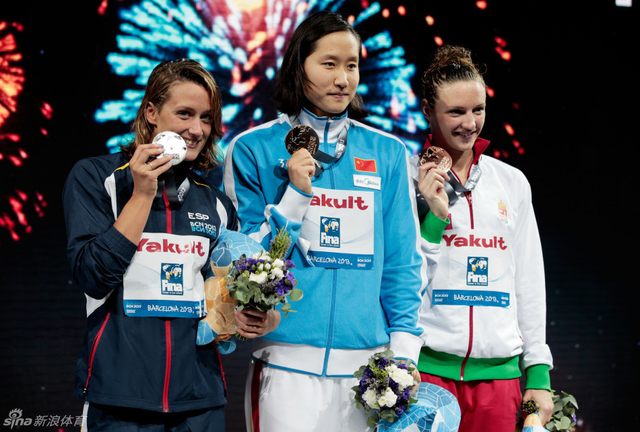 女子200米蝶泳颁奖