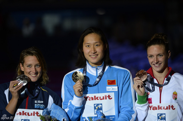 前三名展示奖牌