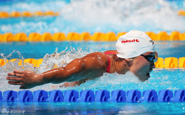 刘子歌冲向终点