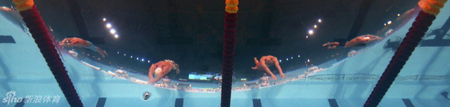 运动员入水英姿