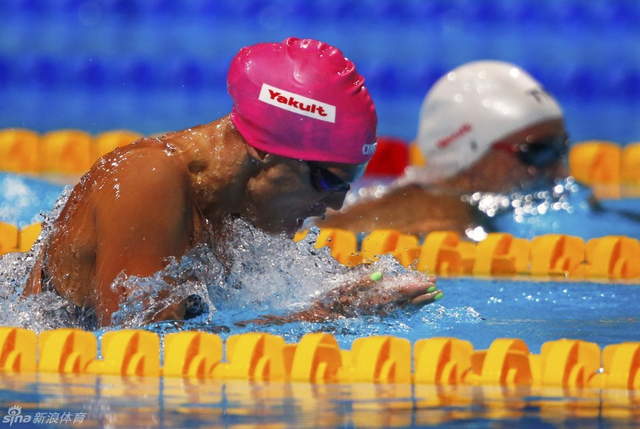 埃菲莫娃险胜彼得森