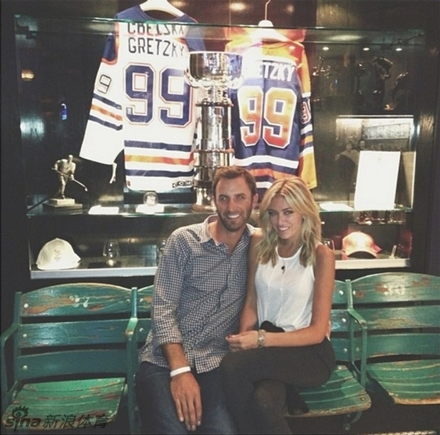 鲍林娜：和约翰逊在老爹的店里吃饭