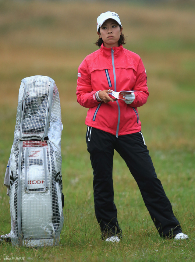 森田理香子等待击球