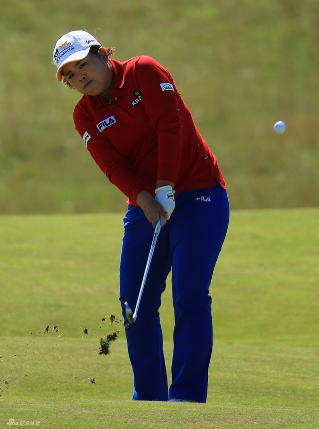 朴仁妃铁杆击球